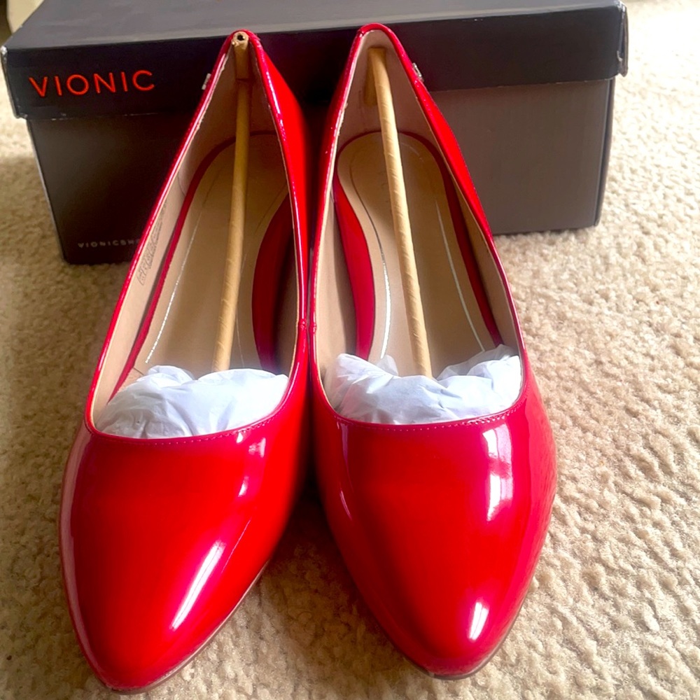 Vionic Madison Mia Patent Pumps